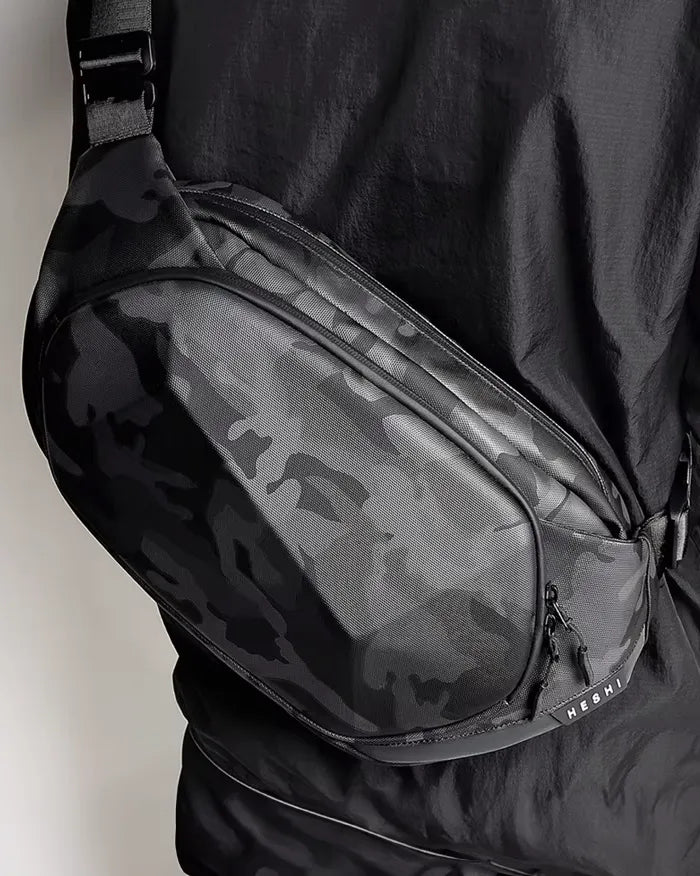 Crossbody bag with usb charging port ’Kyogo’ - TECHWEAR
