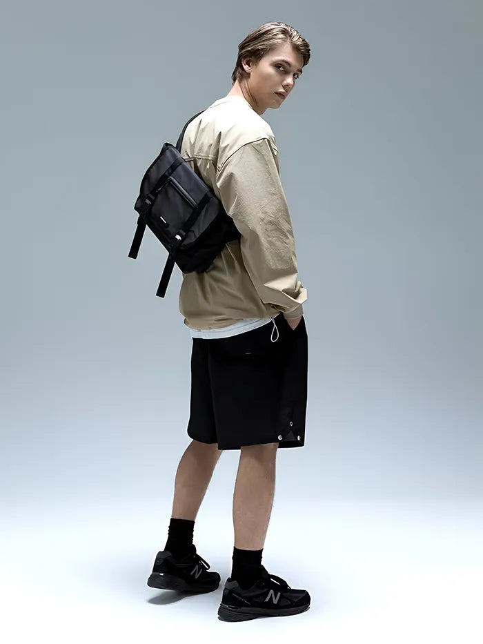 man wearing the Black messenger bag "Tome"