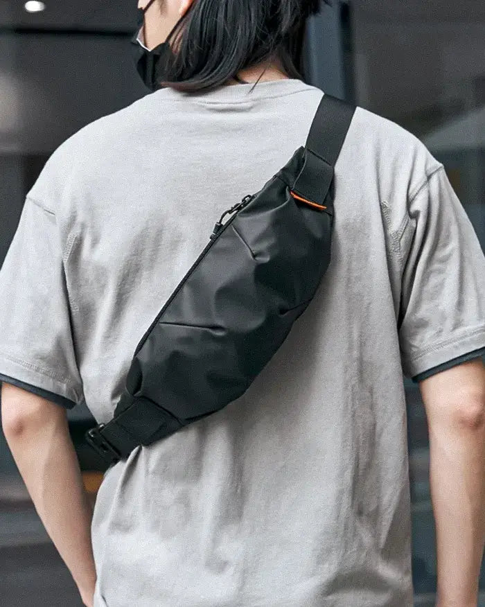 man wearing the Fanny pack streetwear "Yashiro"