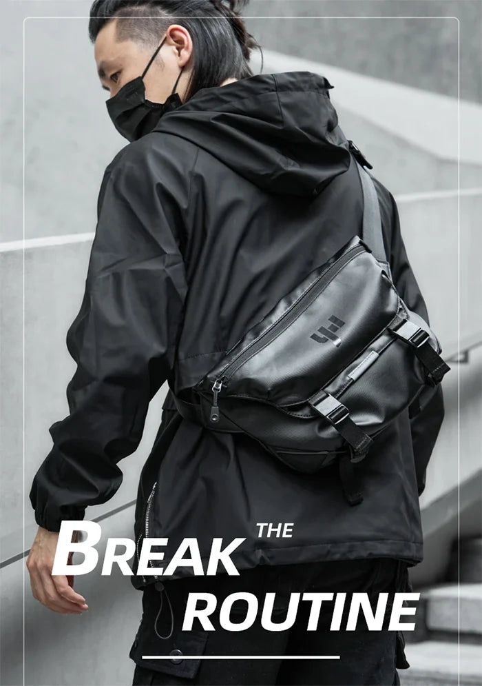 man carrying the Techwear Messenger Bag "Kekai"