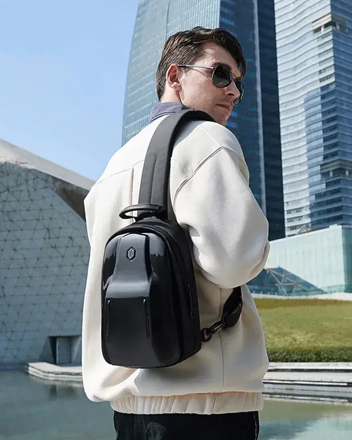 man wearing the Trendy cross body bag "Anabe"