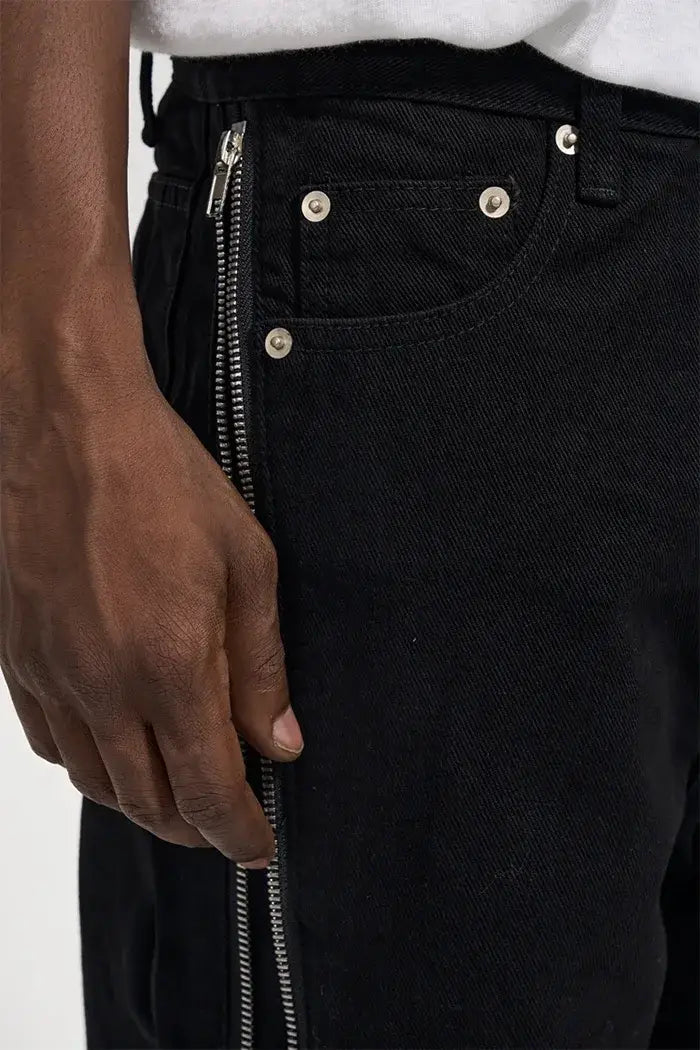 details of the Y2k black jeans "Chiota"