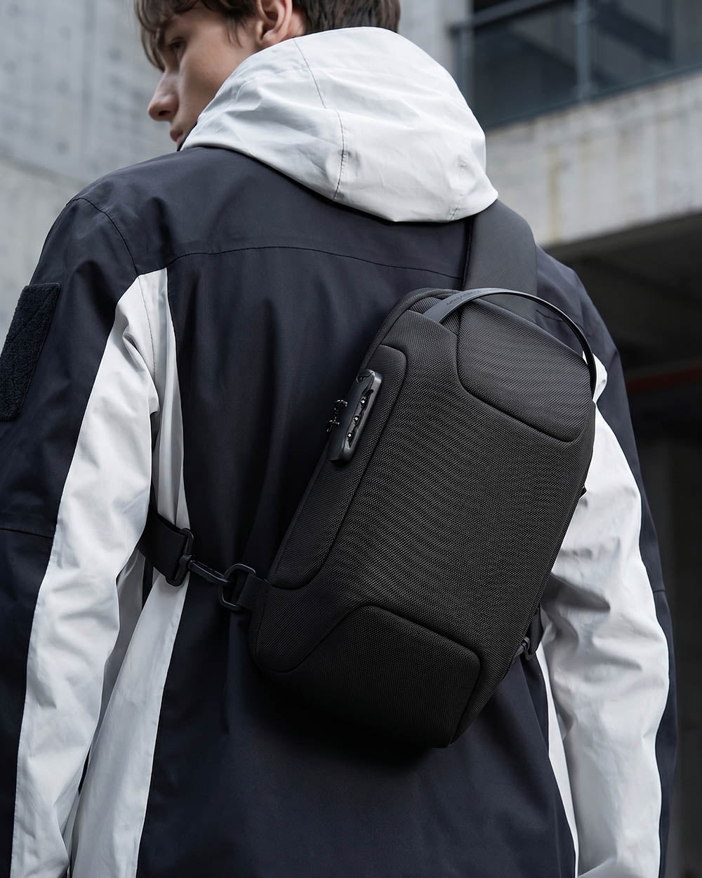 Anti-theft crossbody bag ’Mai’