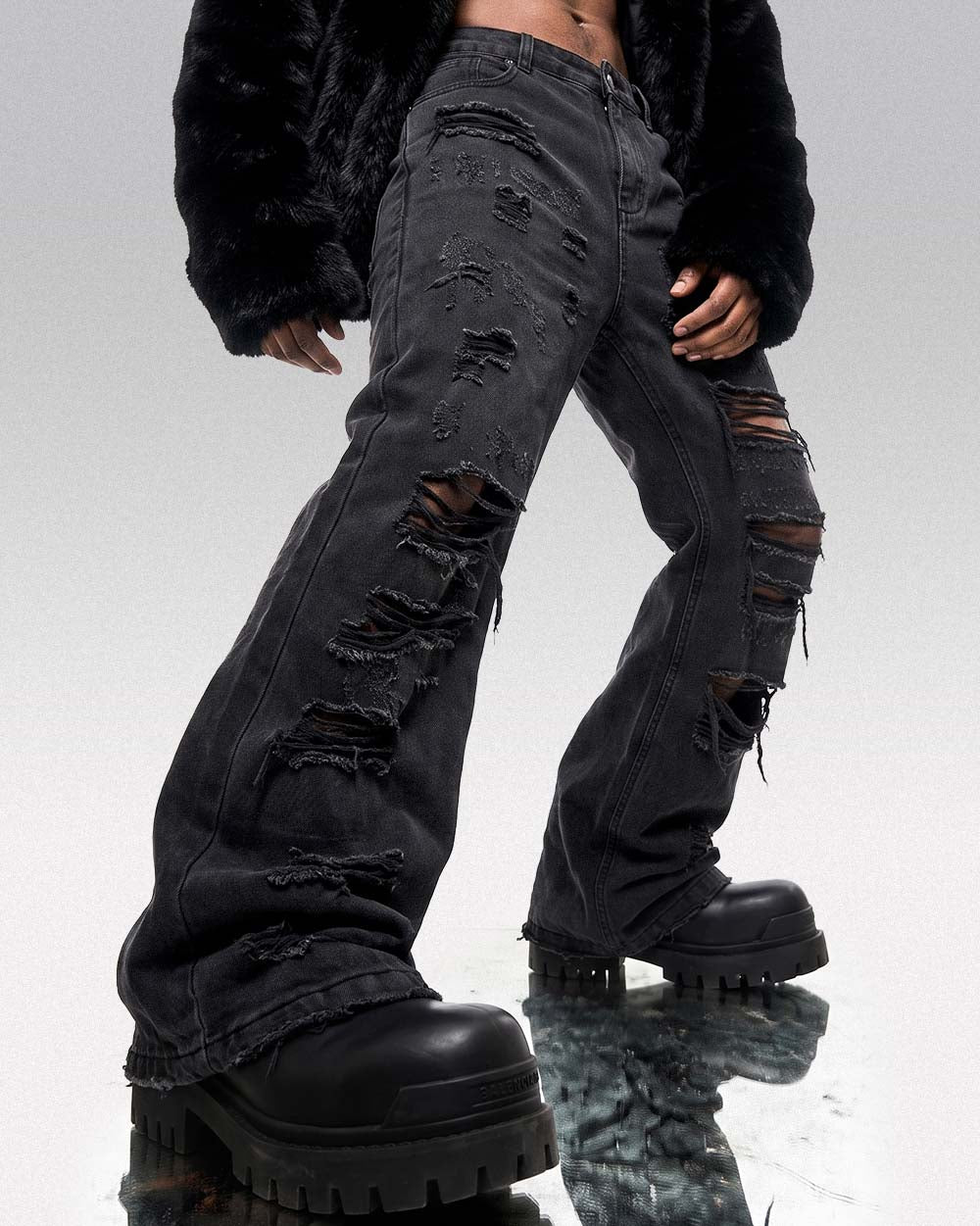 Black ripped jeans ’Hira’ - M