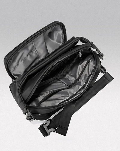 Crossbody bag with usb charging port ’Kyogo’ - TECHWEAR