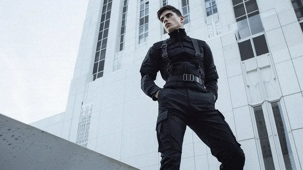 man wearing a techwear belt