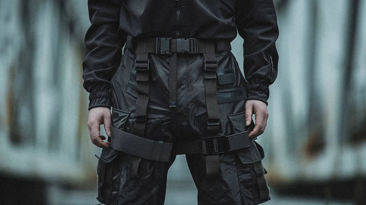 man wearing a techwear belt