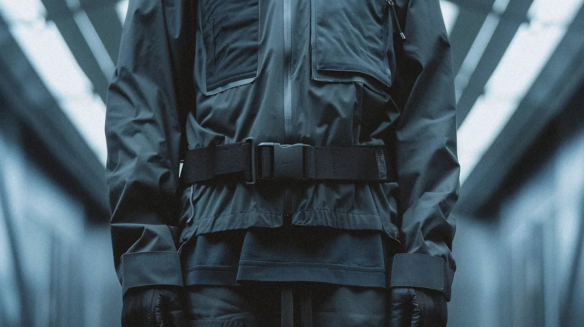 man wearing a techwear belt