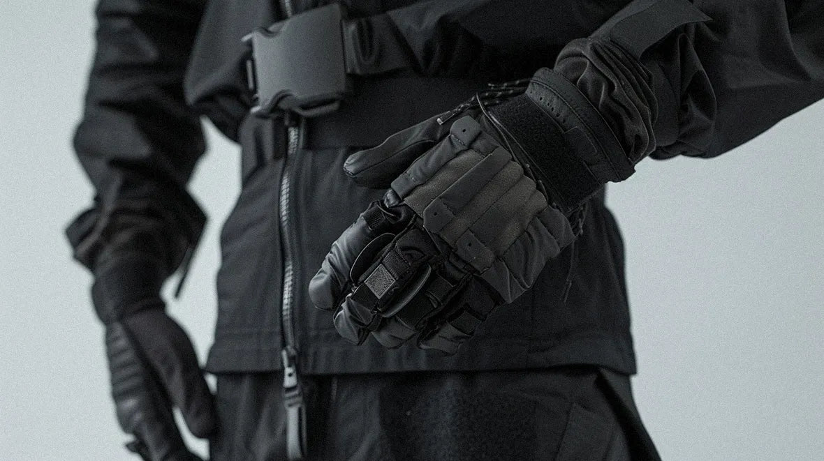 man wearing black Techwear Gloves